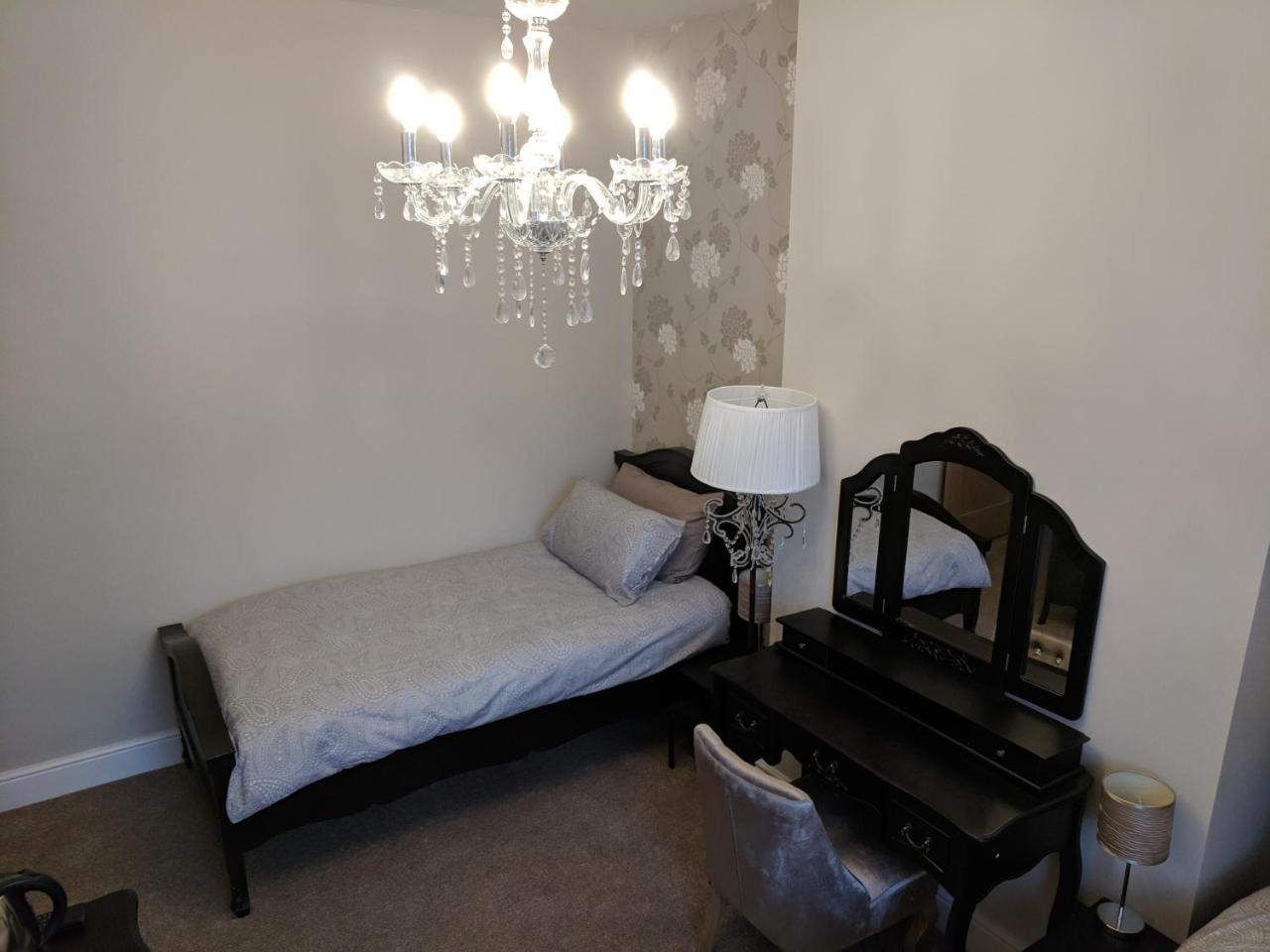 Lion House Bed & Breakfast With Restaurant كومب مارتن المظهر الخارجي الصورة