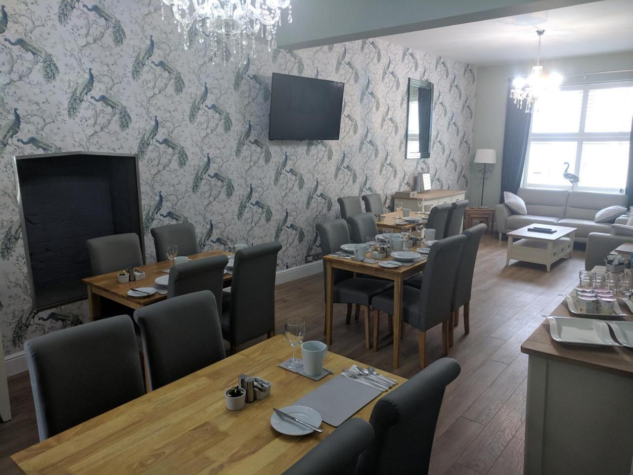 Lion House Bed & Breakfast With Restaurant كومب مارتن المظهر الخارجي الصورة